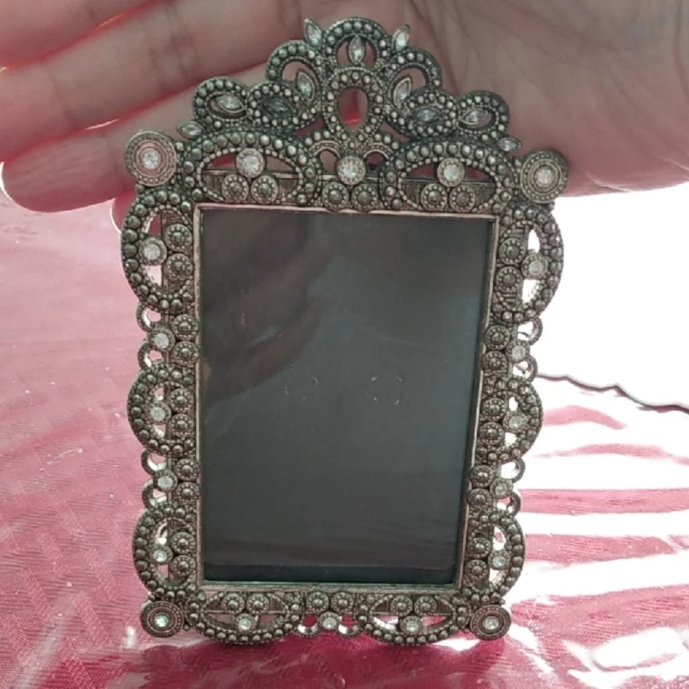 Elegant Silver Ornate Photo Frame